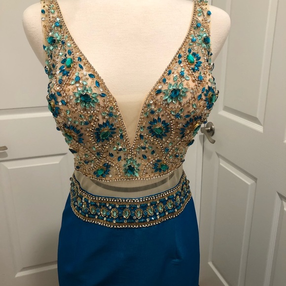 NWOT STUNNING mermaid style sleeveless gown with beaded illusion mesh top… - Picture 4 of 6